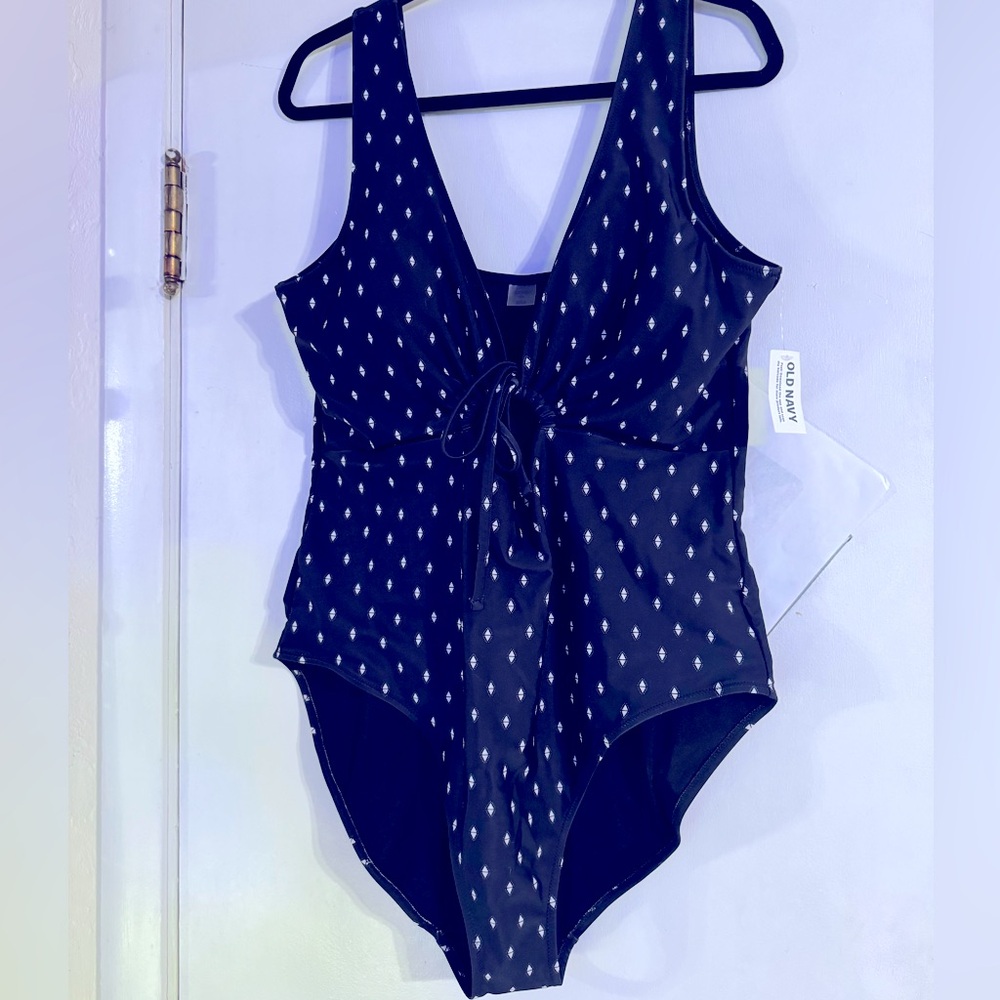 CUTE Black & White Old Navy Plus Size One Piece Bathing Swim Suit NEW XXL